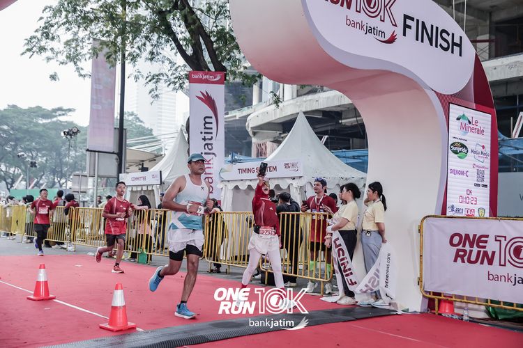 Race photo from ONE RUN 10 K