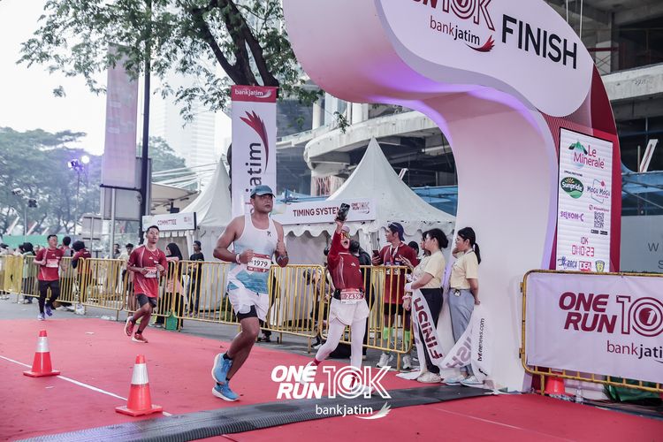 Race photo from ONE RUN 10 K