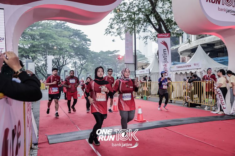 Race photo from ONE RUN 10 K