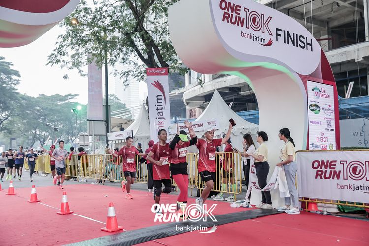 Race photo from ONE RUN 10 K
