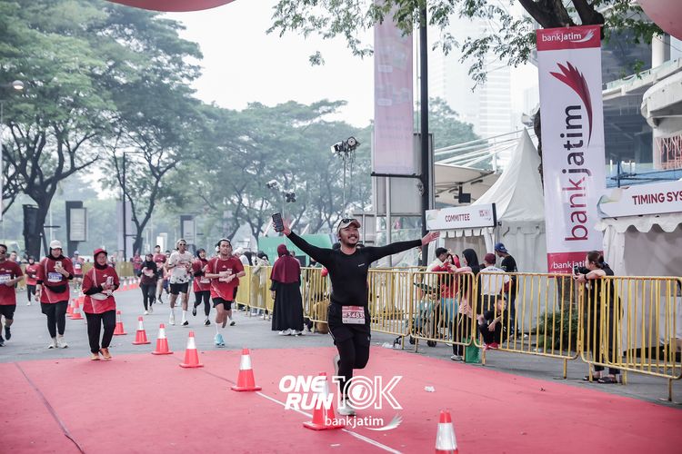 Race photo from ONE RUN 10 K