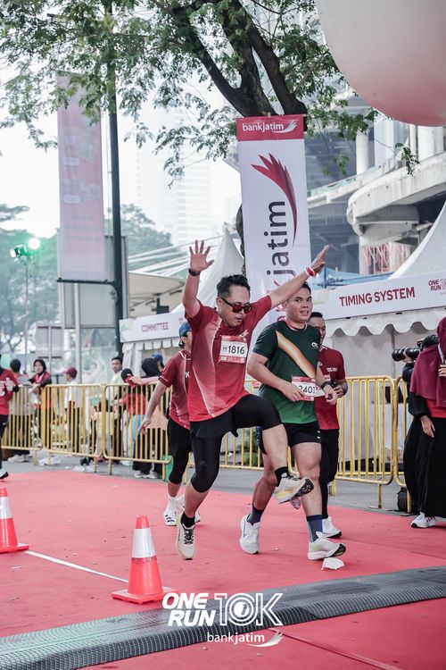 Race photo from ONE RUN 10 K