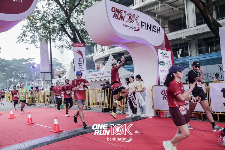 Race photo from ONE RUN 10 K