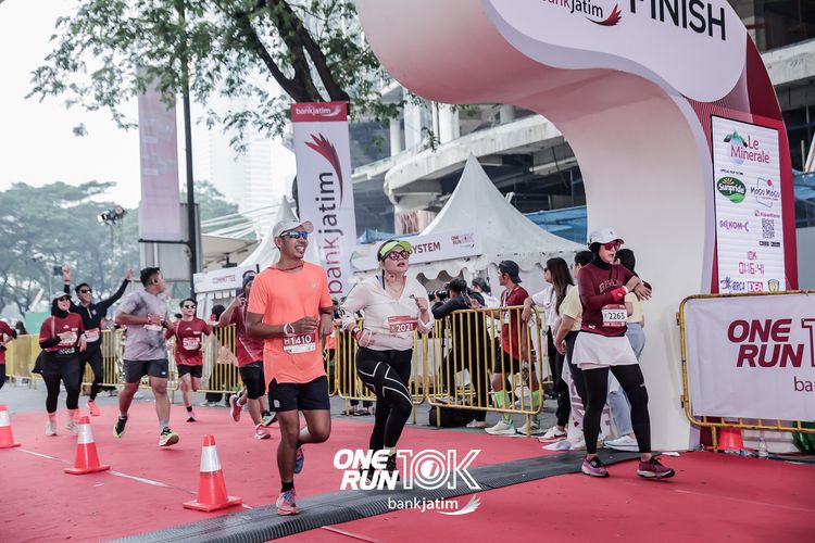 Race photo from ONE RUN 10 K