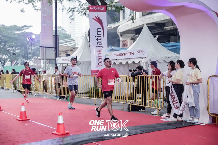 Race photo from ONE RUN 10 K