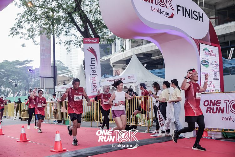 Race photo from ONE RUN 10 K