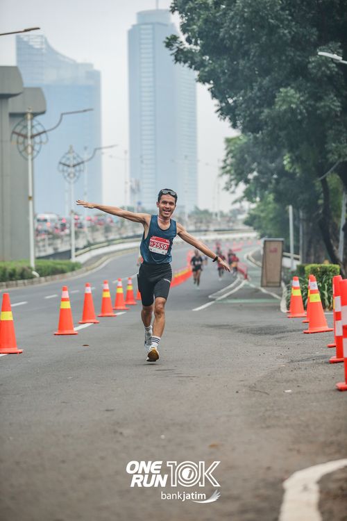 Race photo from ONE RUN 10 K