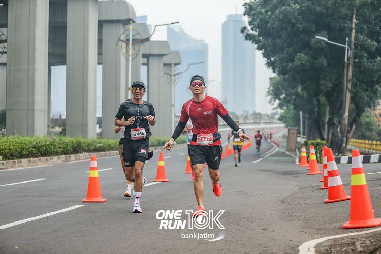 Race photo from ONE RUN 10 K