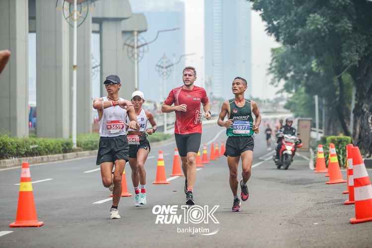 Race photo from ONE RUN 10 K