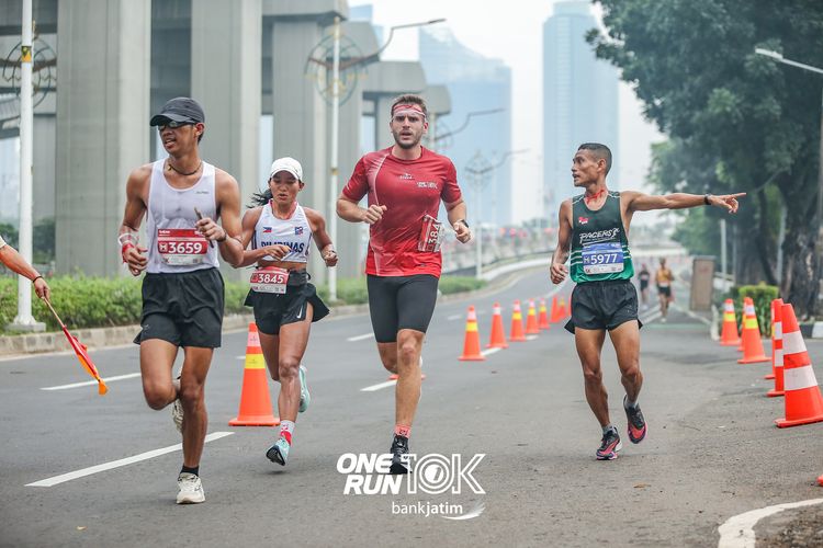 Race photo from ONE RUN 10 K