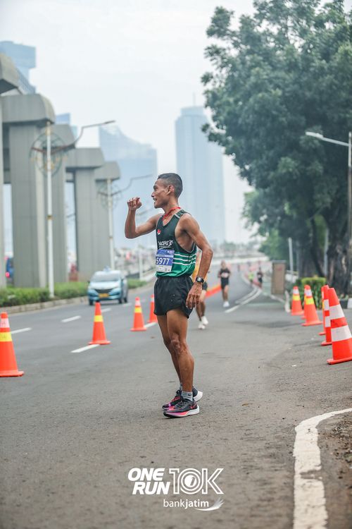 Race photo from ONE RUN 10 K