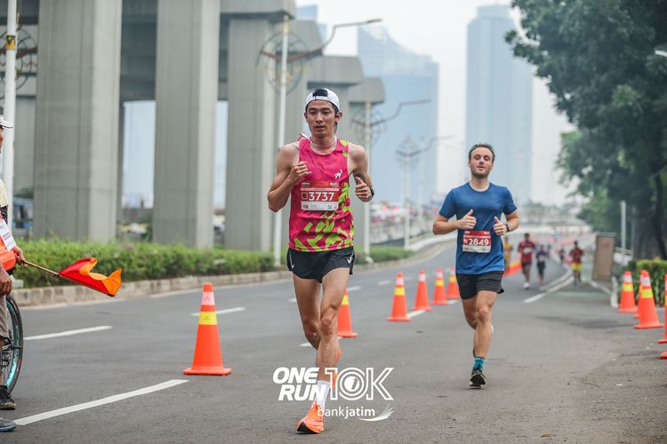 Race photo from ONE RUN 10 K