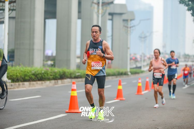 Race photo from ONE RUN 10 K
