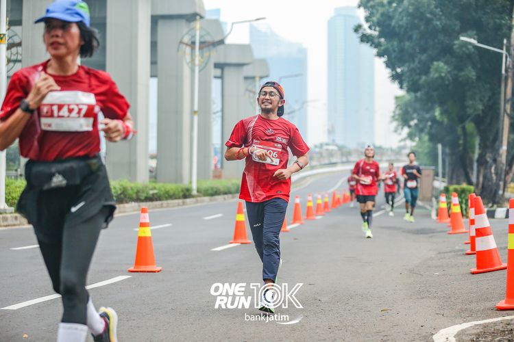 Race photo from ONE RUN 10 K