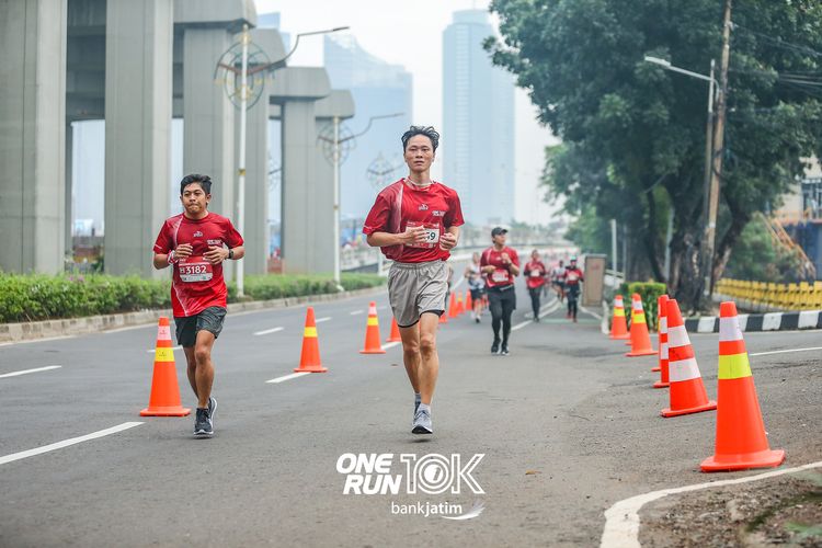Race photo from ONE RUN 10 K