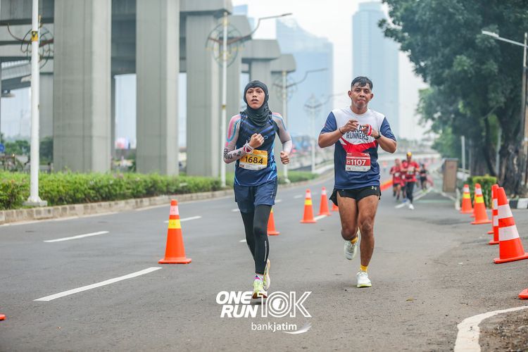 Race photo from ONE RUN 10 K