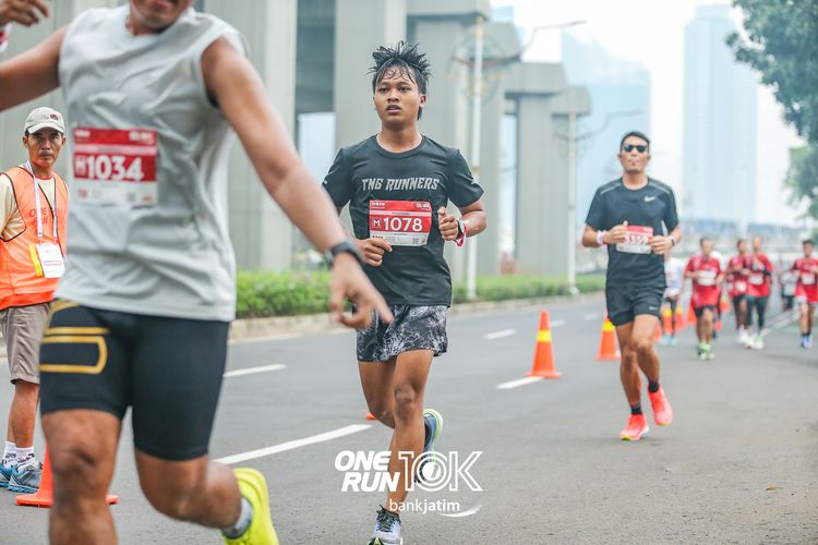 Race photo from ONE RUN 10 K
