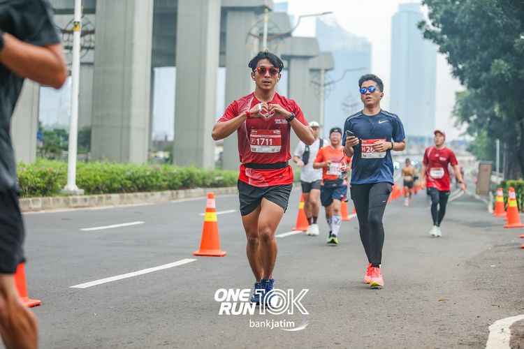 Race photo from ONE RUN 10 K
