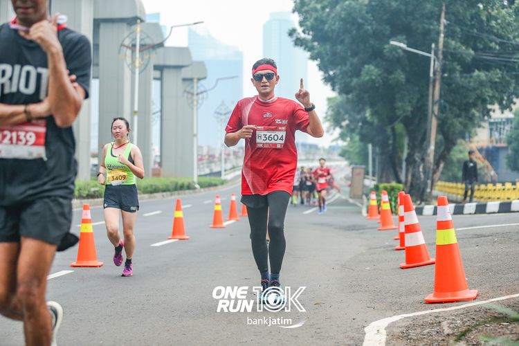 Race photo from ONE RUN 10 K