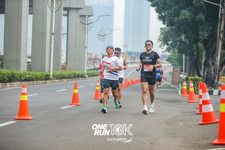 Race photo from ONE RUN 10 K