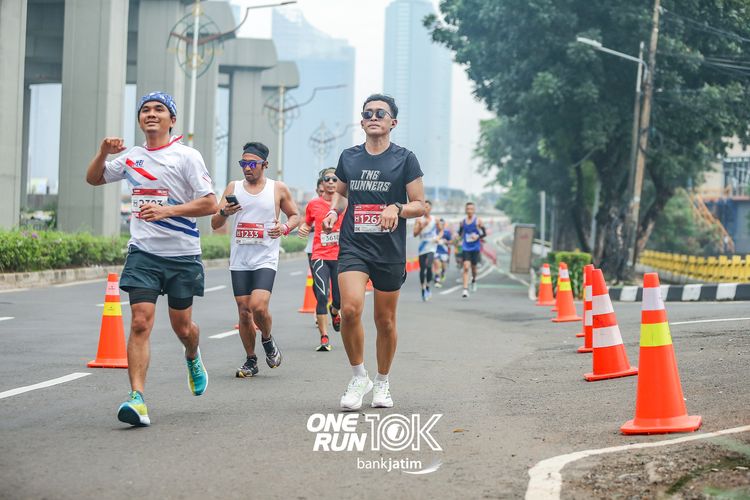 Race photo from ONE RUN 10 K