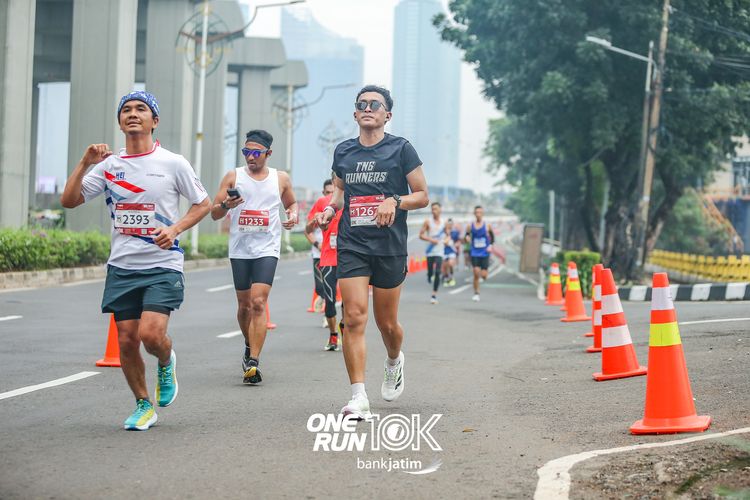 Race photo from ONE RUN 10 K