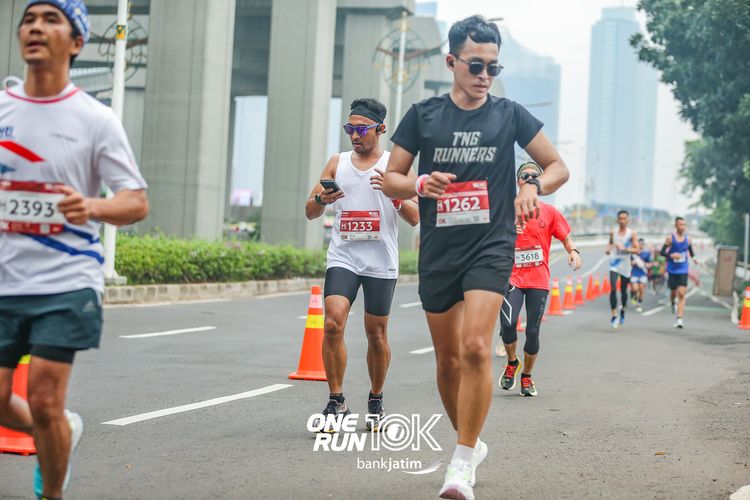 Race photo from ONE RUN 10 K