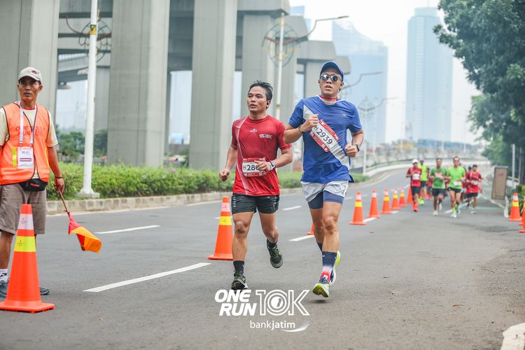 Race photo from ONE RUN 10 K