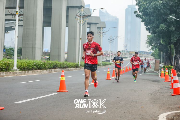 Race photo from ONE RUN 10 K