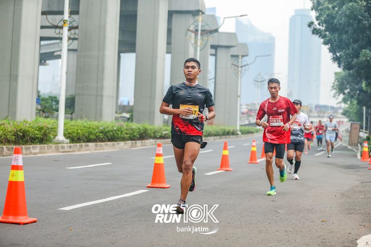 Race photo from ONE RUN 10 K