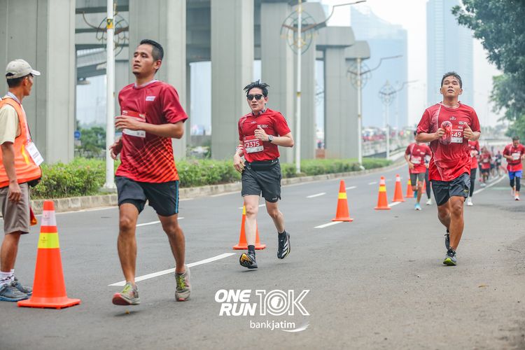 Race photo from ONE RUN 10 K