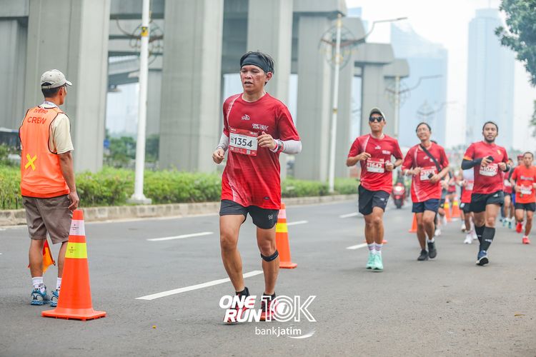 Race photo from ONE RUN 10 K
