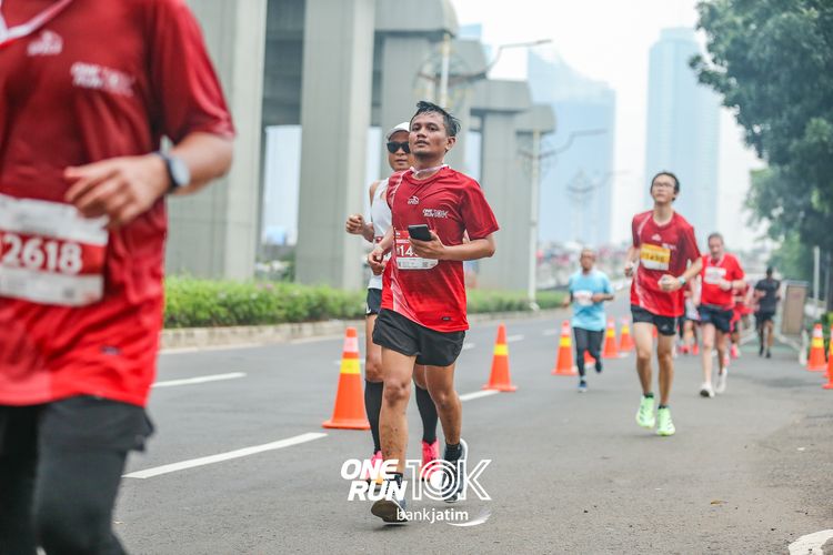 Race photo from ONE RUN 10 K
