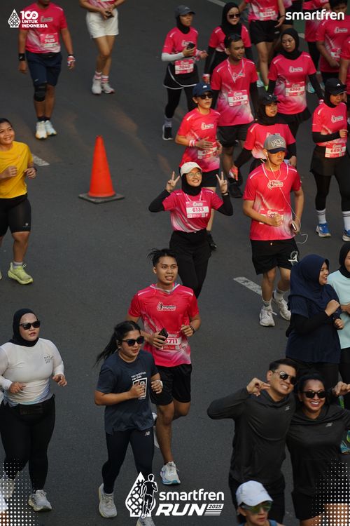 Race photo from Smartfren Run 2025 