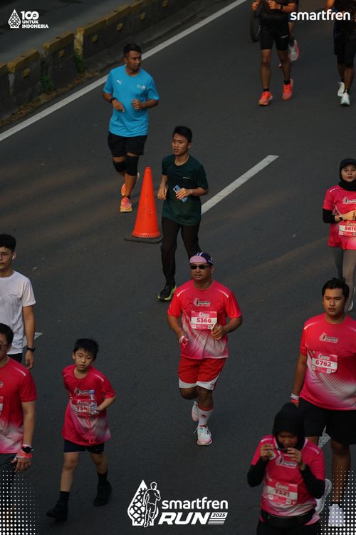 Race photo from Smartfren Run 2025 