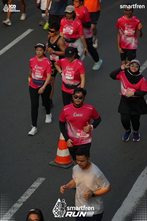 Race photo from Smartfren Run 2025 
