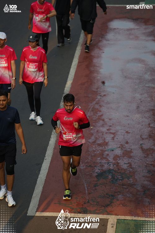 Race photo from Smartfren Run 2025 