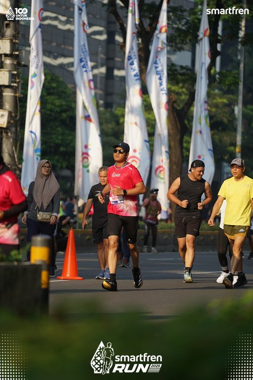 Race photo from Smartfren Run 2025 