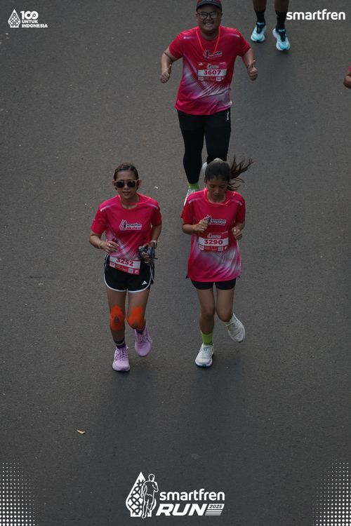 Race photo from Smartfren Run 2025 