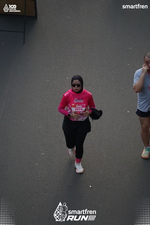 Race photo from Smartfren Run 2025 