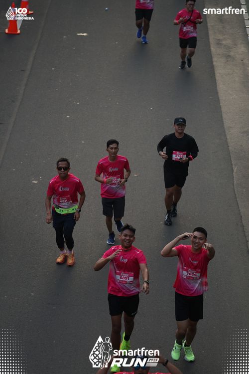 Race photo from Smartfren Run 2025 