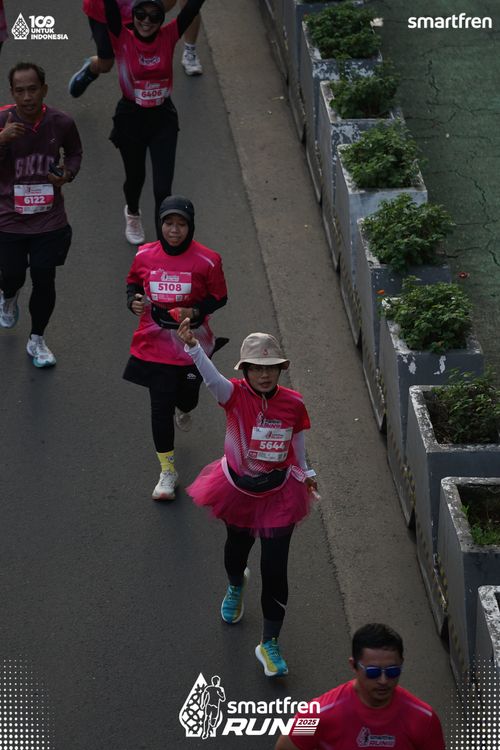 Race photo from Smartfren Run 2025 