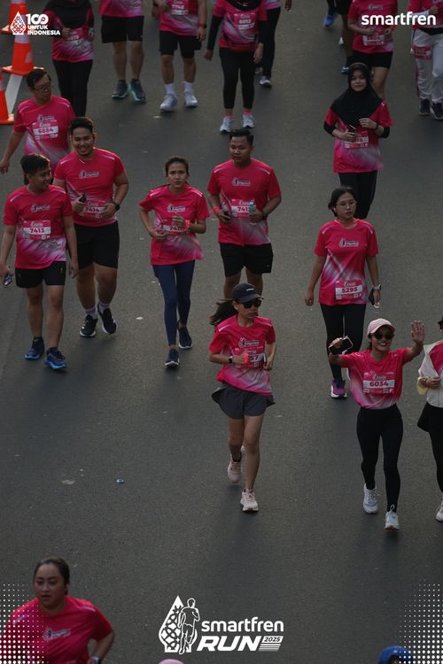 Race photo from Smartfren Run 2025 
