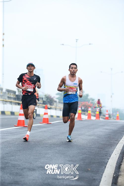 Race photo from ONE RUN 10 K