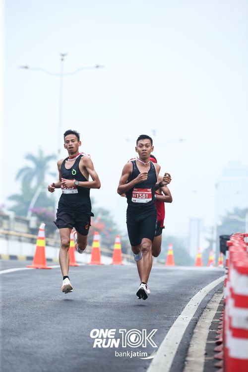 Race photo from ONE RUN 10 K