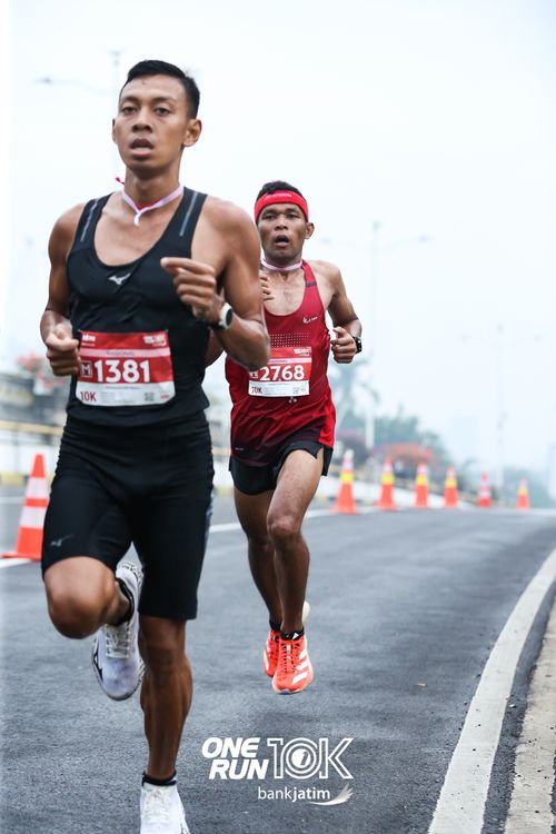 Race photo from ONE RUN 10 K