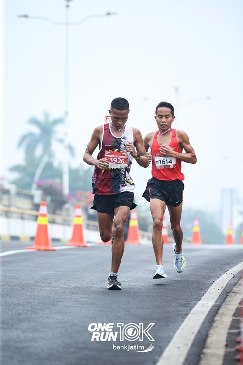 Race photo from ONE RUN 10 K