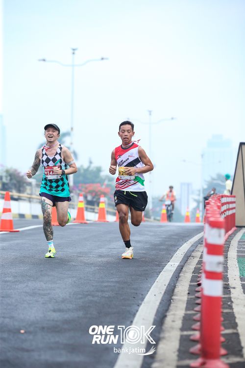 Race photo from ONE RUN 10 K