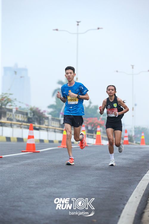 Race photo from ONE RUN 10 K