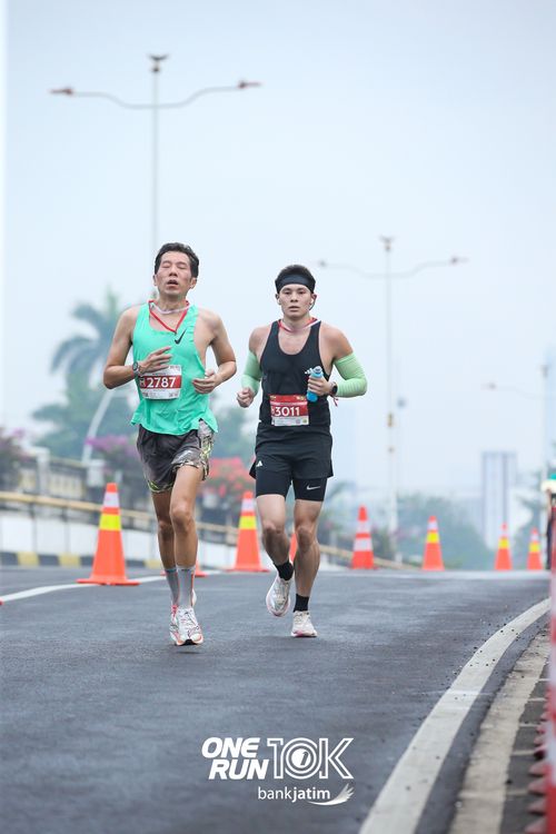 Race photo from ONE RUN 10 K